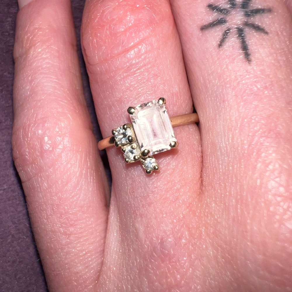 Stunning gold and pink sapphire ring